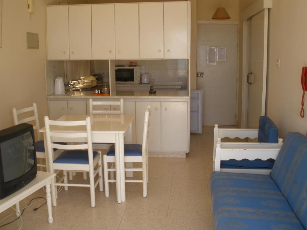 Klashiana Hotel Apartments Oroklini Habitación foto